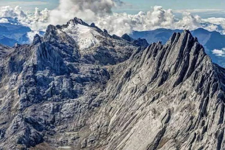 puncak carstensz