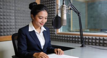 Di Balik Frekuensi: Peran Radio Lokal Menghidupkan Lagu Rohani